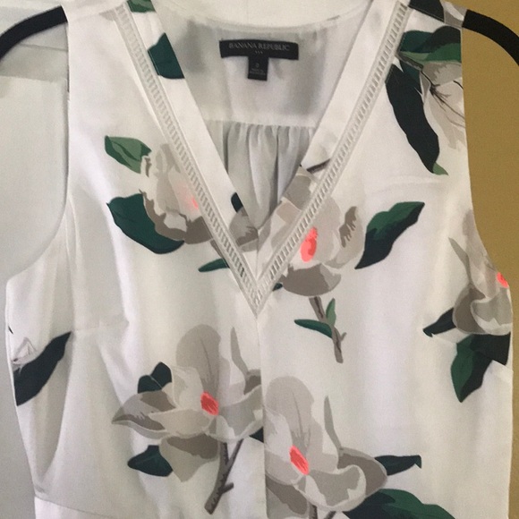 Like new condition dress - Picture 3 of 6